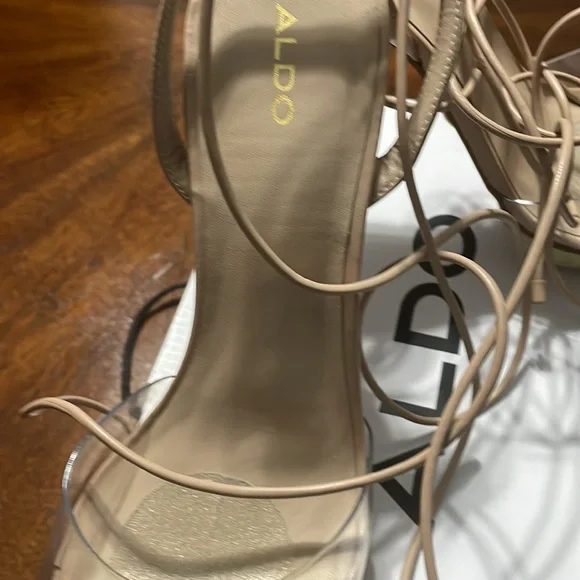 Like brand new. Only worn once - Picture 5 of 5